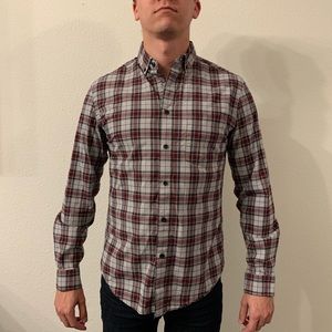 Men’s Patterned Button Down Long Sleeve Shirt.